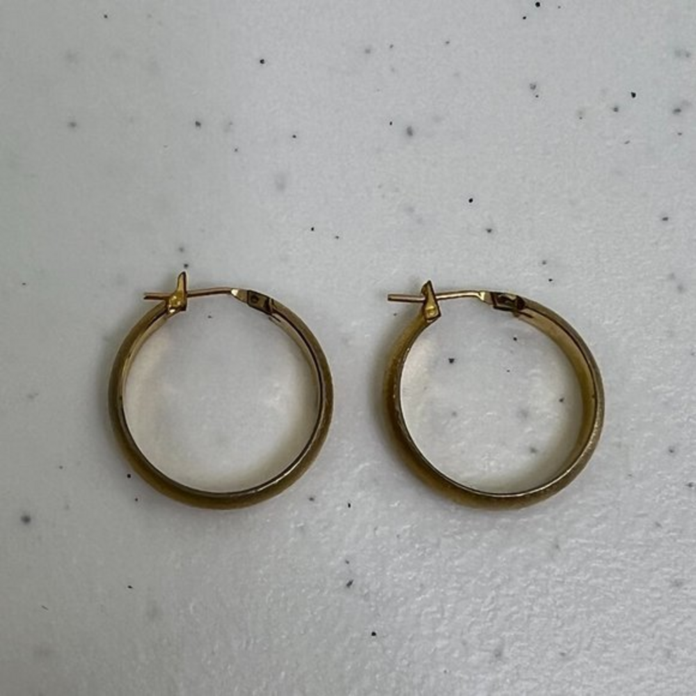 Gold Tone Hoop Earrings Textured 3/4 Inch Thin‎ Dainty Pierced Matte